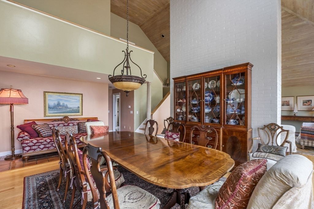 Dining room, Interior, Living room, Pendant Lights, Recessed Lighting, Wood Texture Flooring