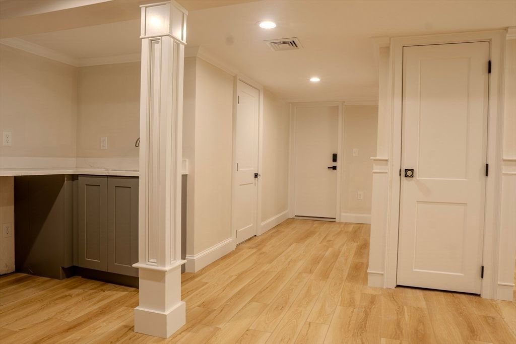 Empty room, Interior, Recessed Lighting, Wood Texture Flooring