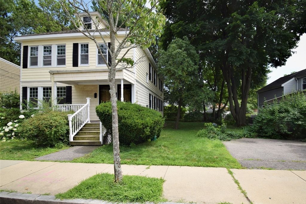 Exterior, Facade, American Foursquare