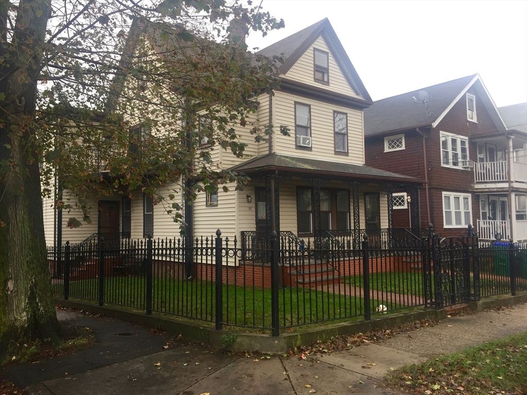 Exterior, Facade, Queen Anne Victorian