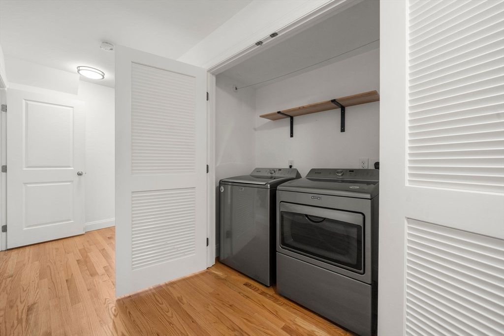 Interior, Utility Closets, Washer, Wood Texture Flooring