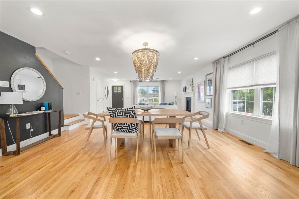 Chandelier, Dining room, Interior, Recessed Lighting, Wood Texture Flooring