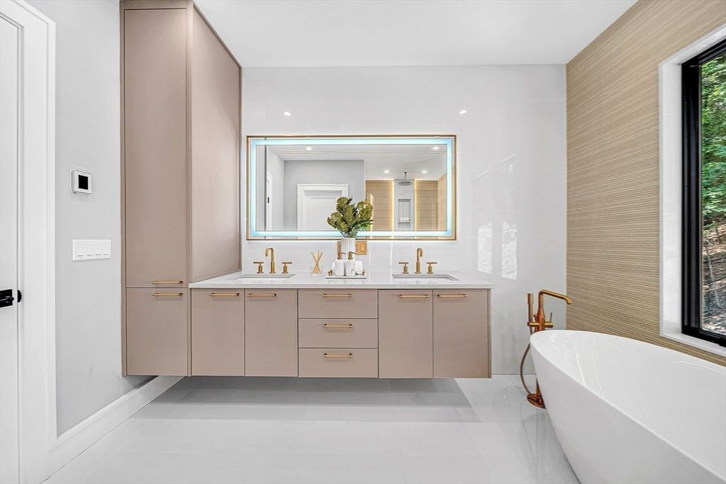 Bathroom, Dual Sink Vanities, Free Standing Baths, Interior, Recessed Lighting