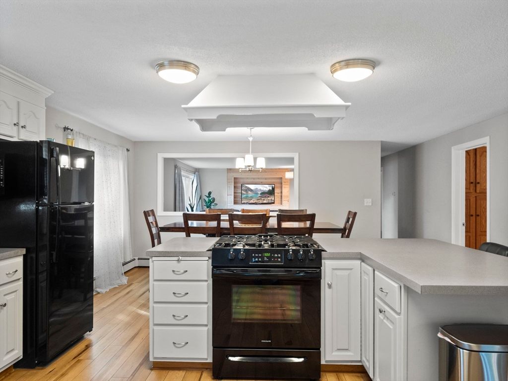 Dining room, Interior, Kitchen, Pendant Lights, Wood Texture Flooring