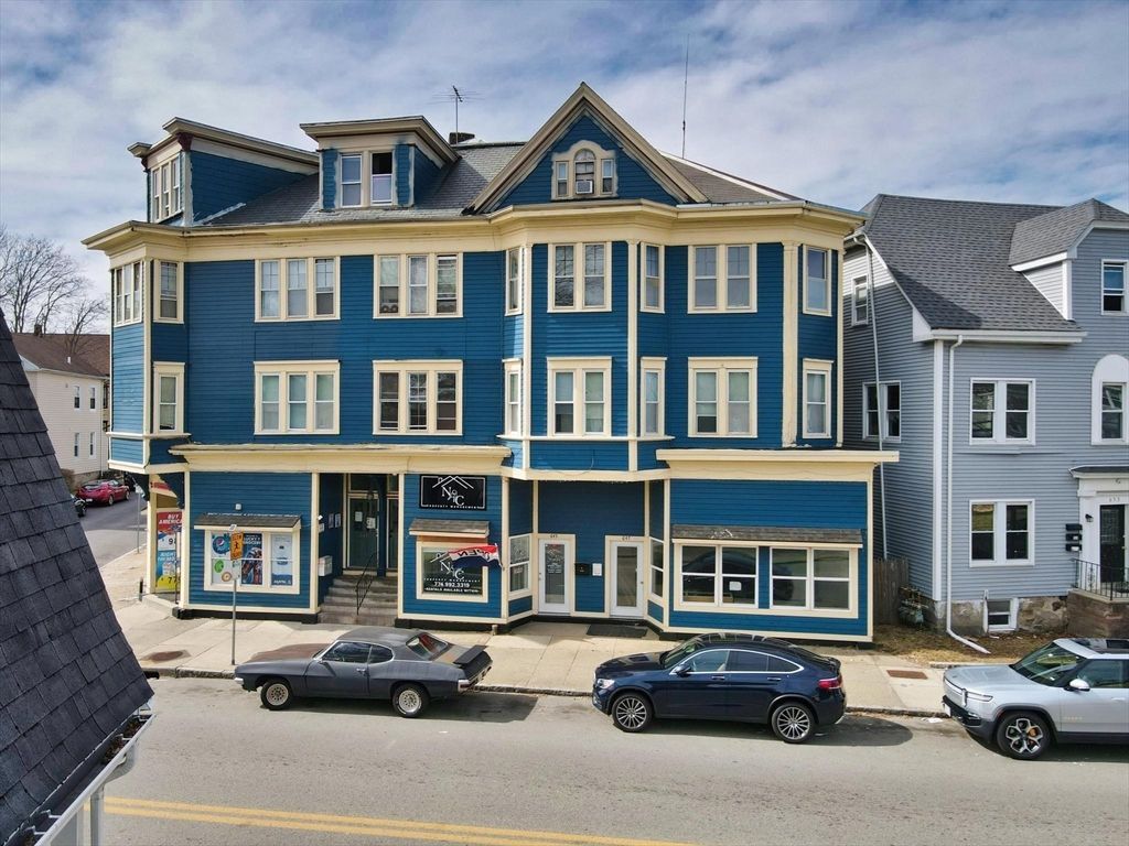 Exterior, Facade, Queen Anne Victorian