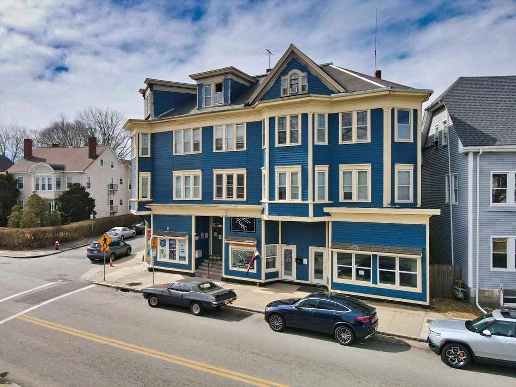 Exterior, Facade, Queen Anne Victorian