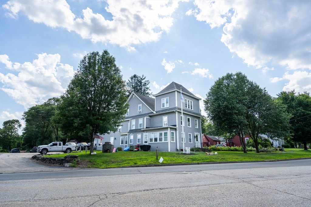 Exterior, Facade, Queen Anne Victorian