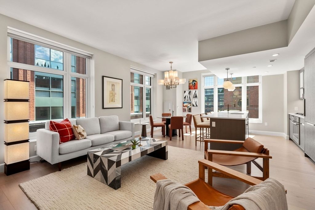 Chandelier, Dining room, Interior, Living room, Pendant Lights, Recessed Lighting, Wood Texture Flooring