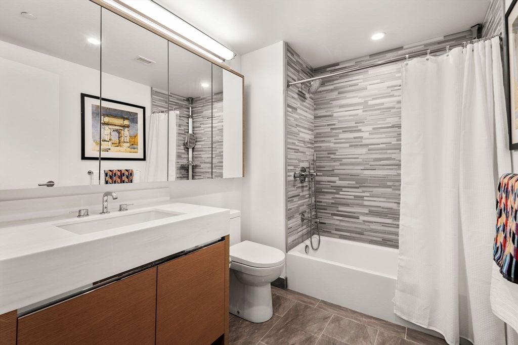 Bathroom, Interior, Recessed Lighting
