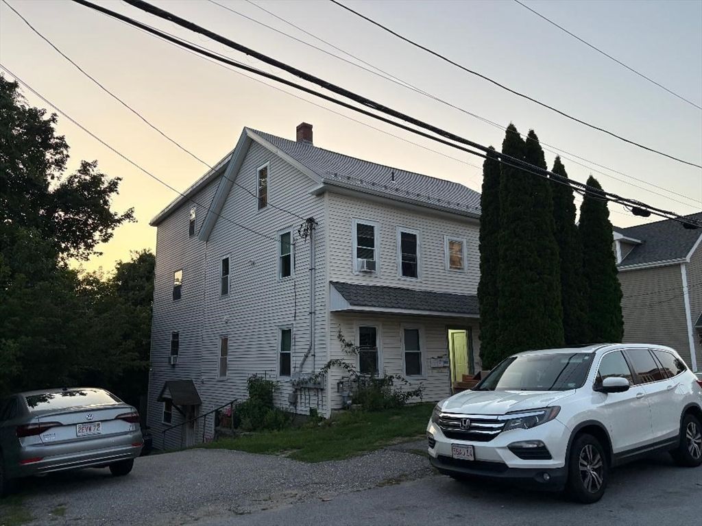 Exterior, Facade, Rowhouse