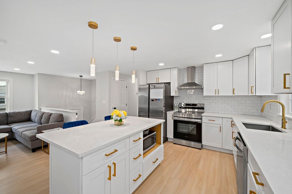 Interior, Kitchen, Living room, Pendant Lights, Recessed Lighting, Stainless Steel Appliances, Wood Texture Flooring