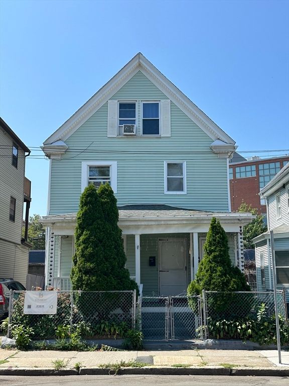 Exterior, Facade, Queen Anne Victorian