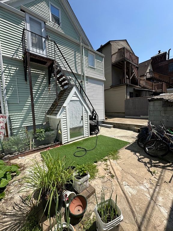 Backyard, Exterior