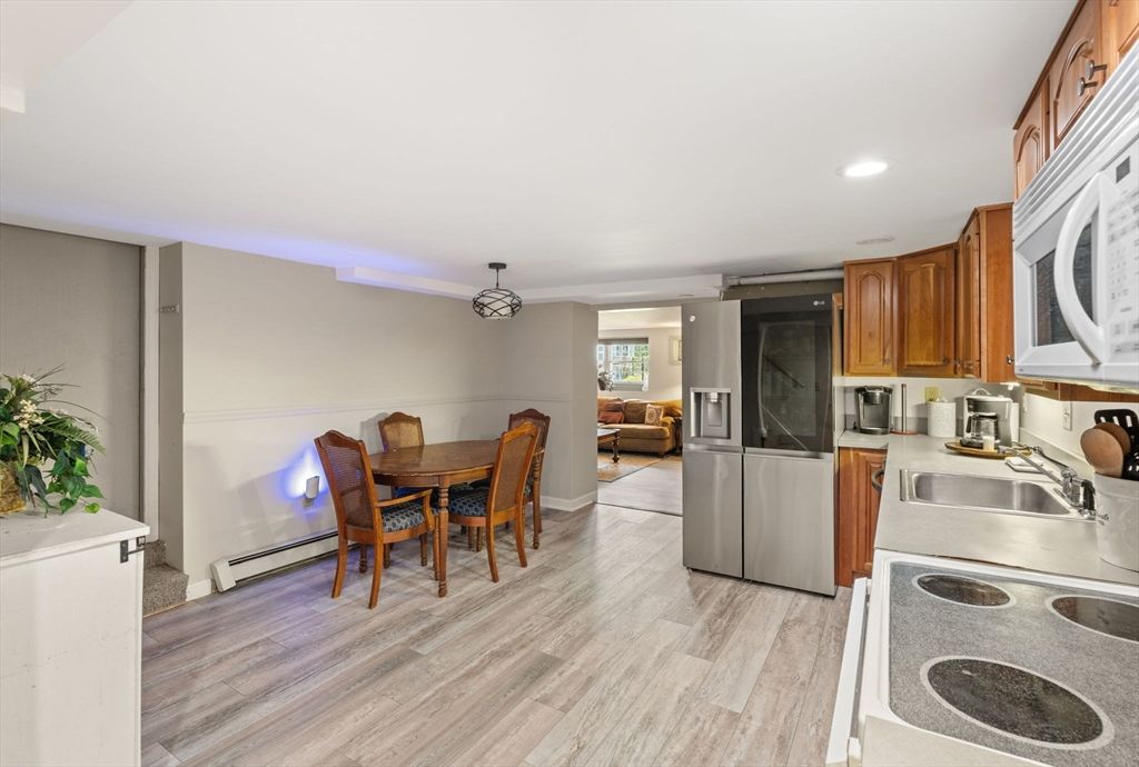 Dining room, Interior, Kitchen, Recessed Lighting, Wood Texture Flooring