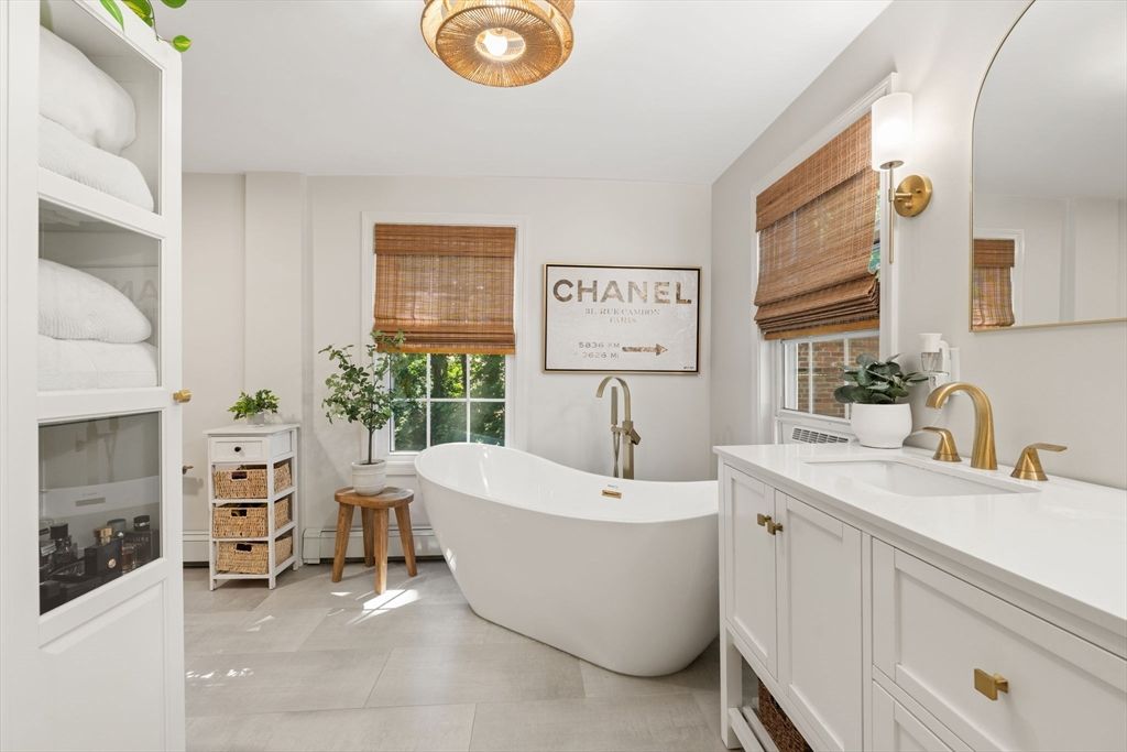 Bathroom, Dual Sink Vanities, Free Standing Baths, Interior
