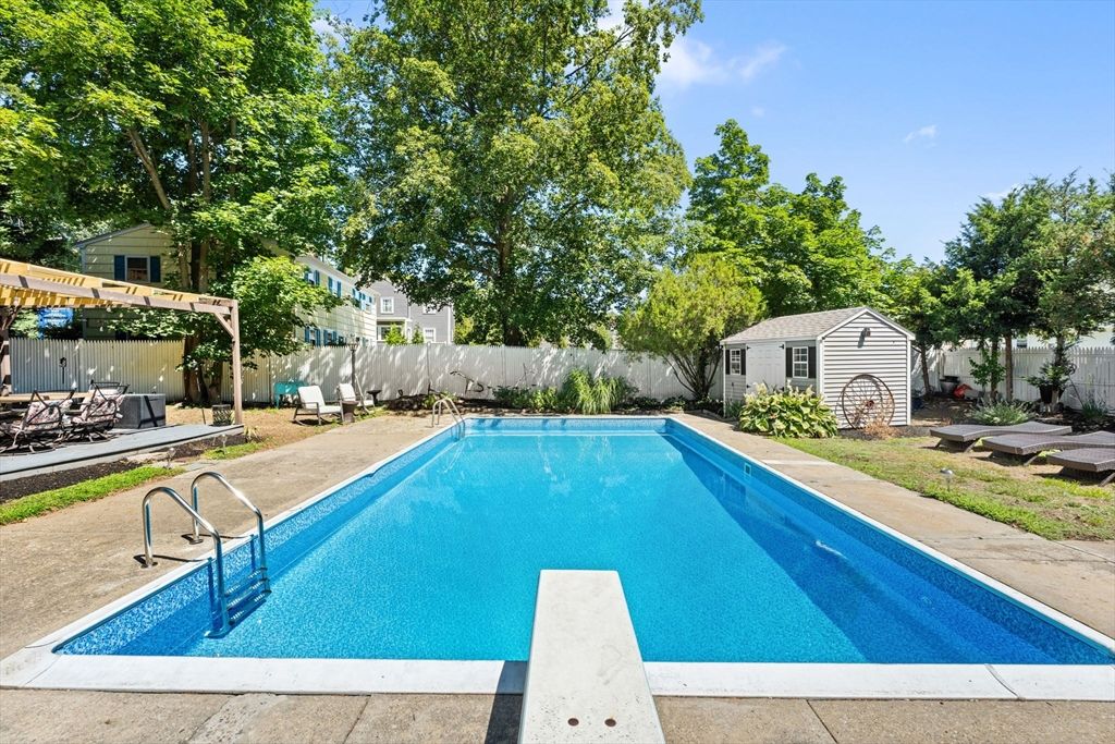 Exterior, Pool