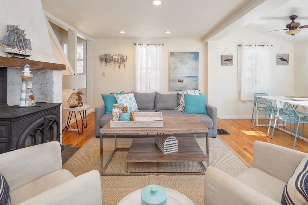 Dining room, Interior, Living room, Recessed Lighting, Wood Texture Flooring