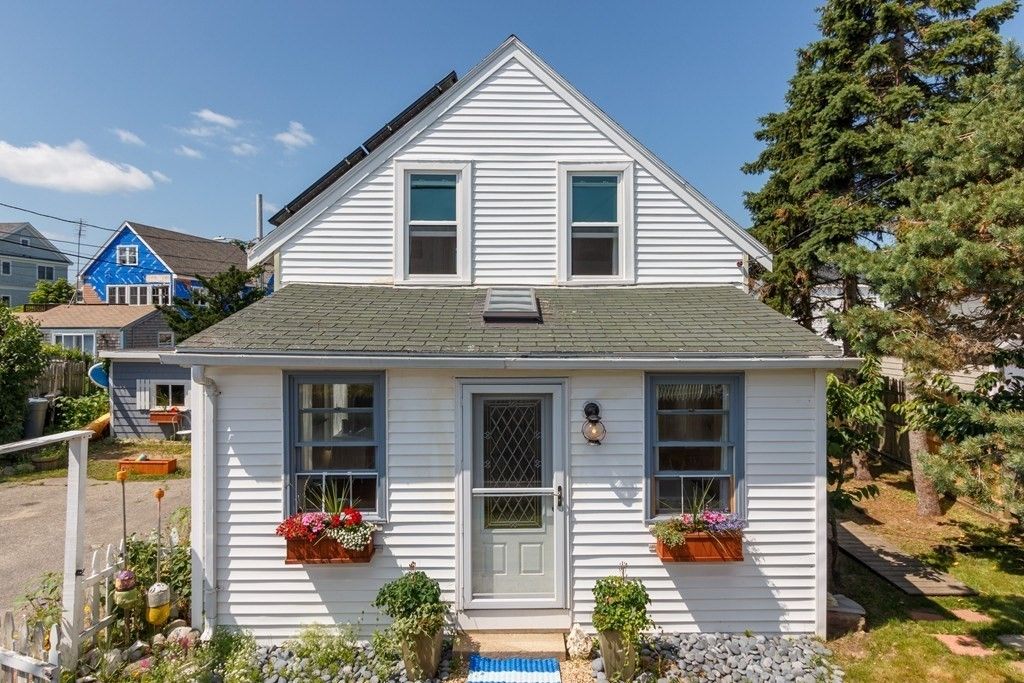 Exterior, Facade, Queen Anne Victorian