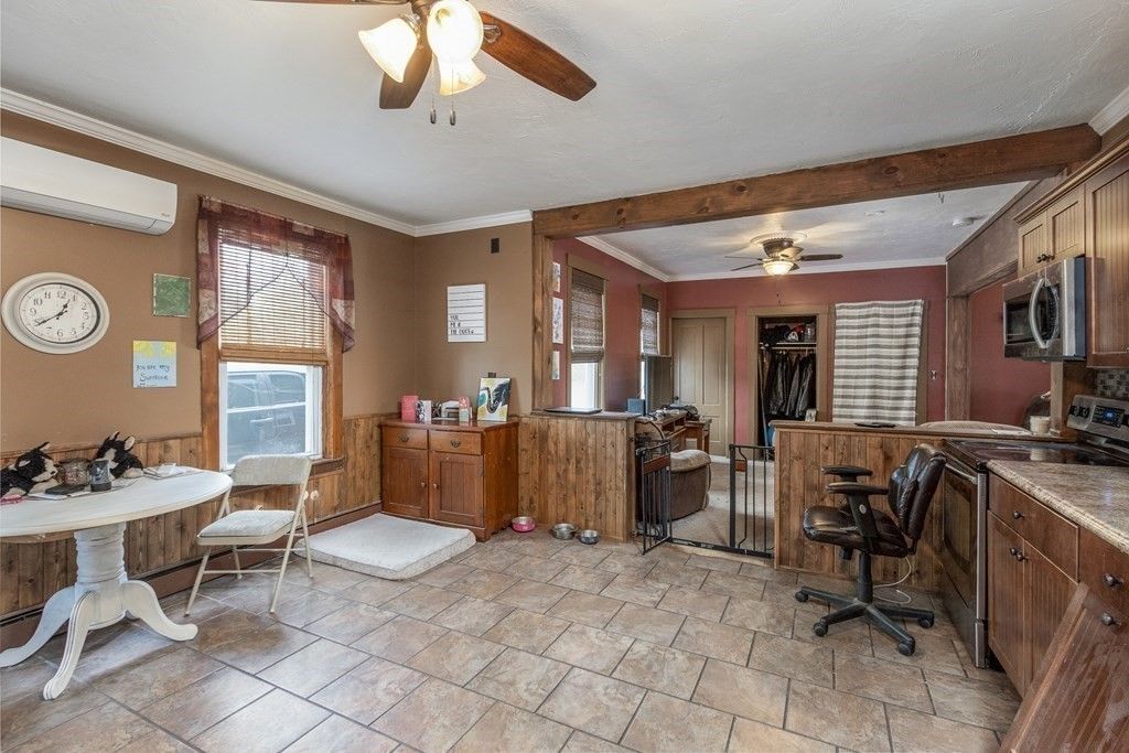 Home Office, Interior
