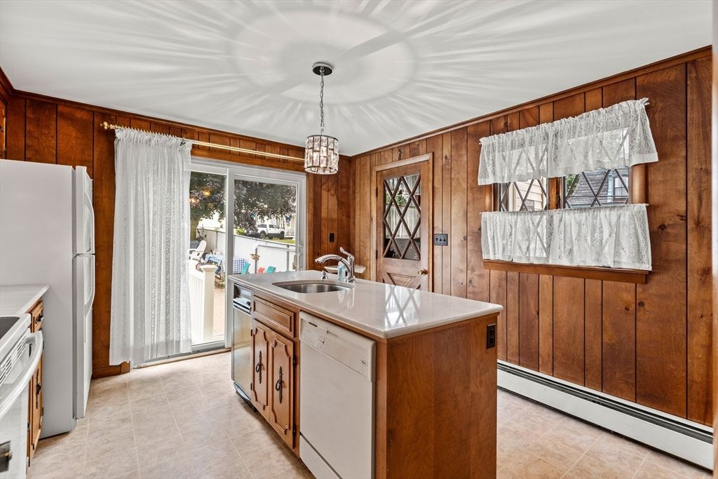 Interior, Kitchen, Pendant Lights, Wooden Walls