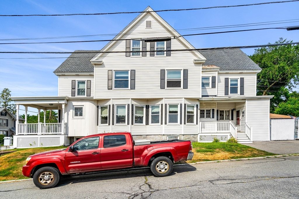 Exterior, Facade, Queen Anne Victorian