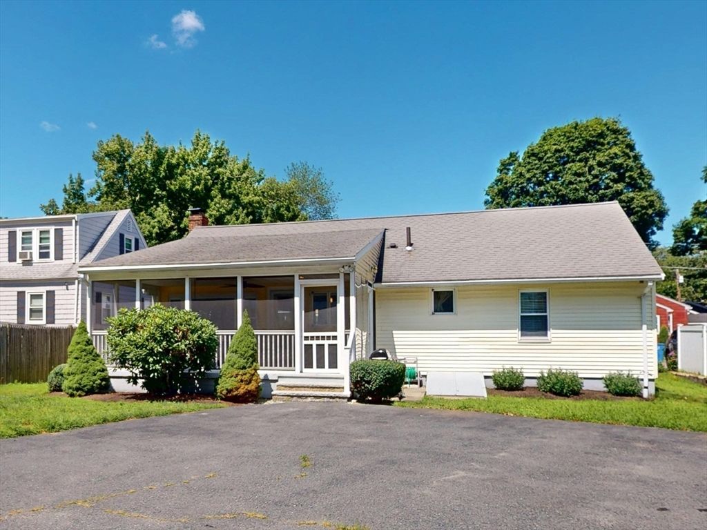 Exterior, Facade, Cape Cod