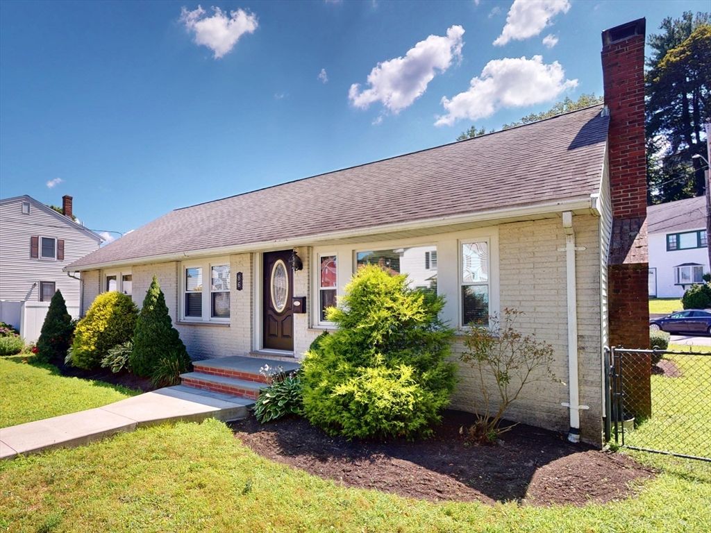 Exterior, Facade, Cape Cod