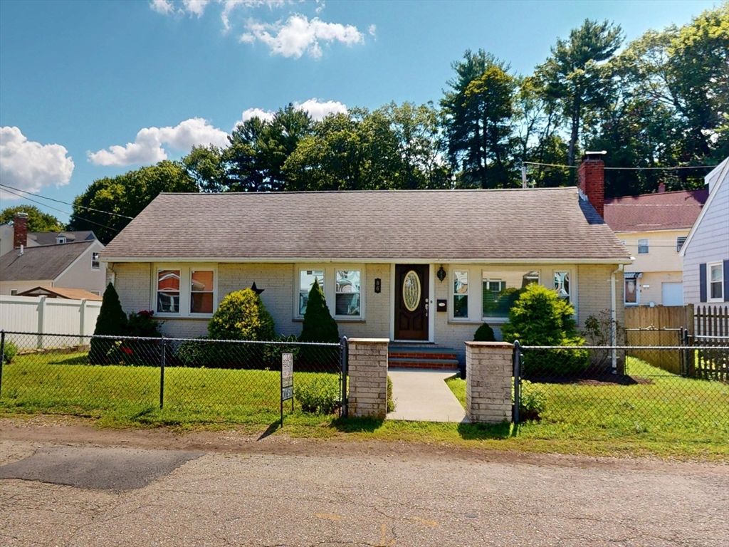 Exterior, Facade, Cape Cod