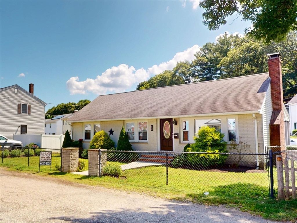 Exterior, Facade, Cape Cod