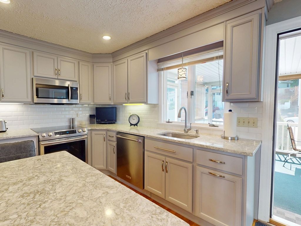 Interior, Kitchen, Pendant Lights, Recessed Lighting, Stainless Steel Appliances