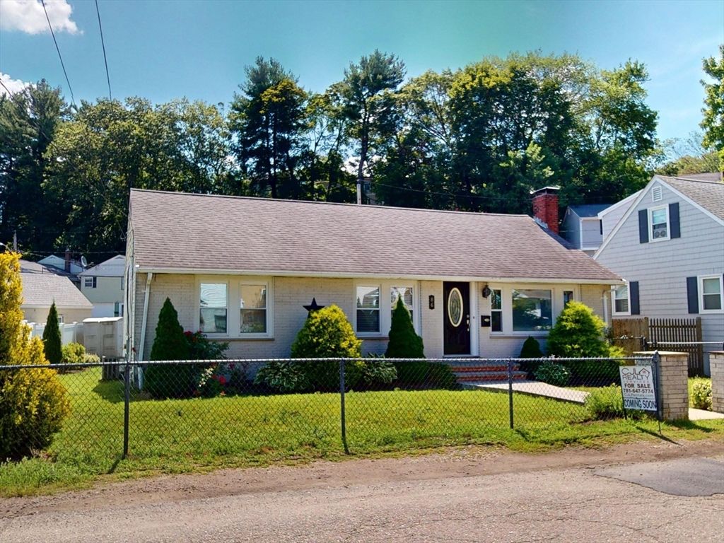Exterior, Facade, Cape Cod