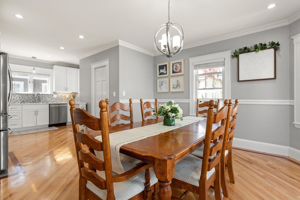 Dining room, Interior, Kitchen, Pendant Lights, Recessed Lighting, Wood Texture Flooring