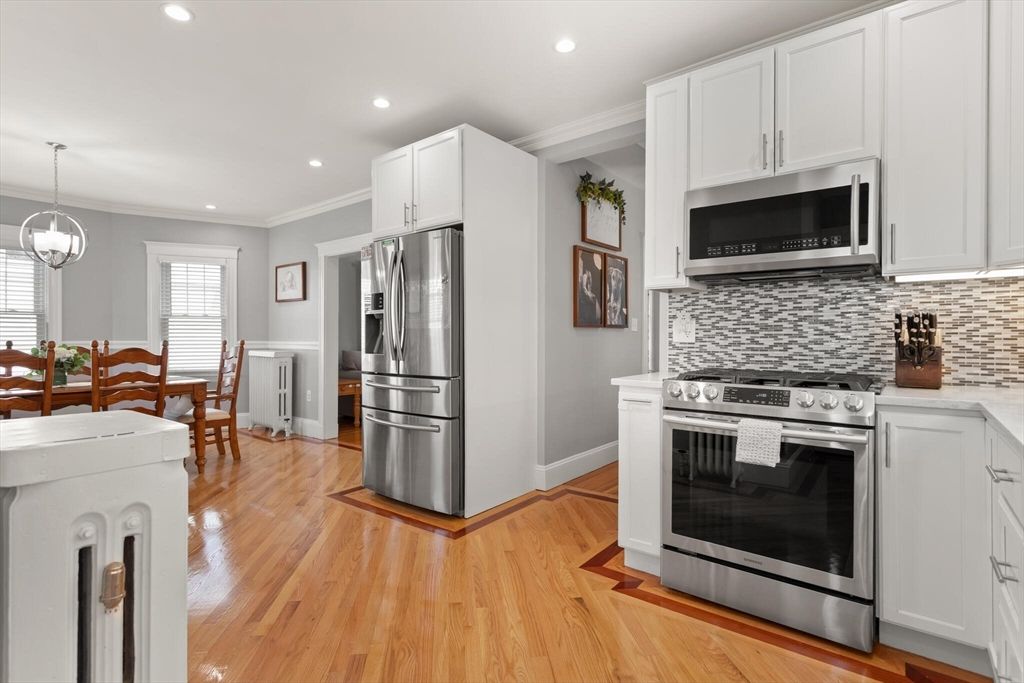 Dining room, Interior, Kitchen, Pendant Lights, Recessed Lighting, Stainless Steel Appliances, Wood Texture Flooring