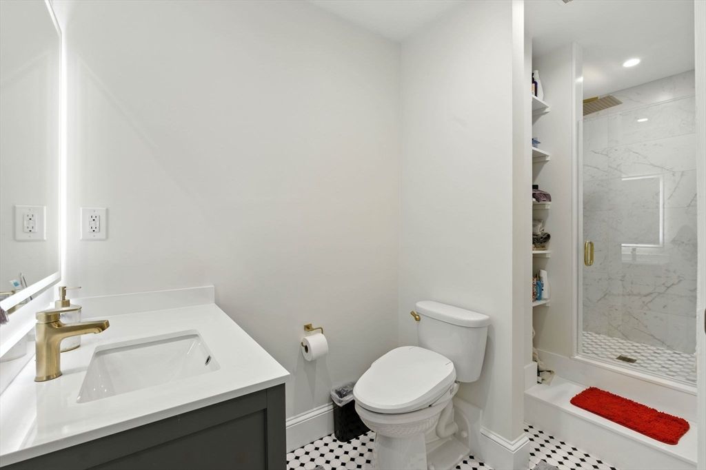 Bathroom, Interior, Marble Walls, Recessed Lighting