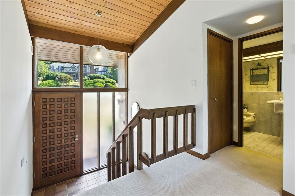 Bathroom, Interior, Pendant Lights, Recessed Lighting, Wooden Ceilings
