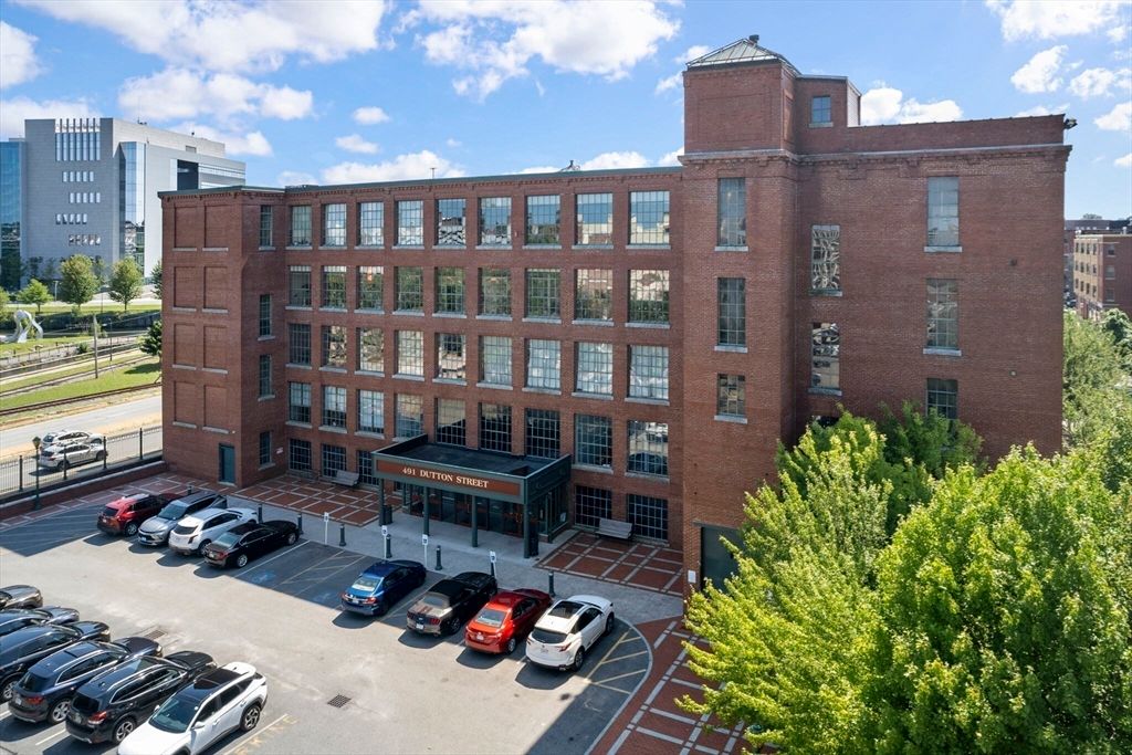 Exterior, Facade, Condo Building