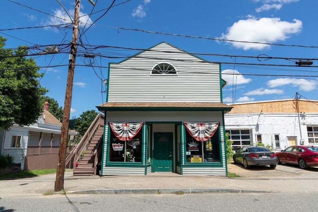 Exterior, Facade, None