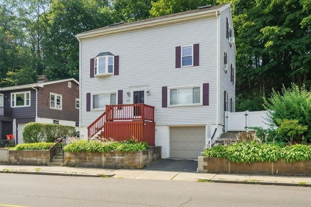 Attached, Exterior, Facade, Rowhouse