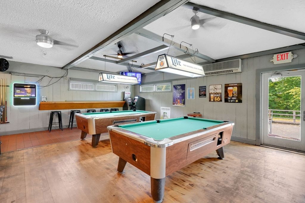 Billiard Table, Game Room, Interior, Wood Texture Flooring