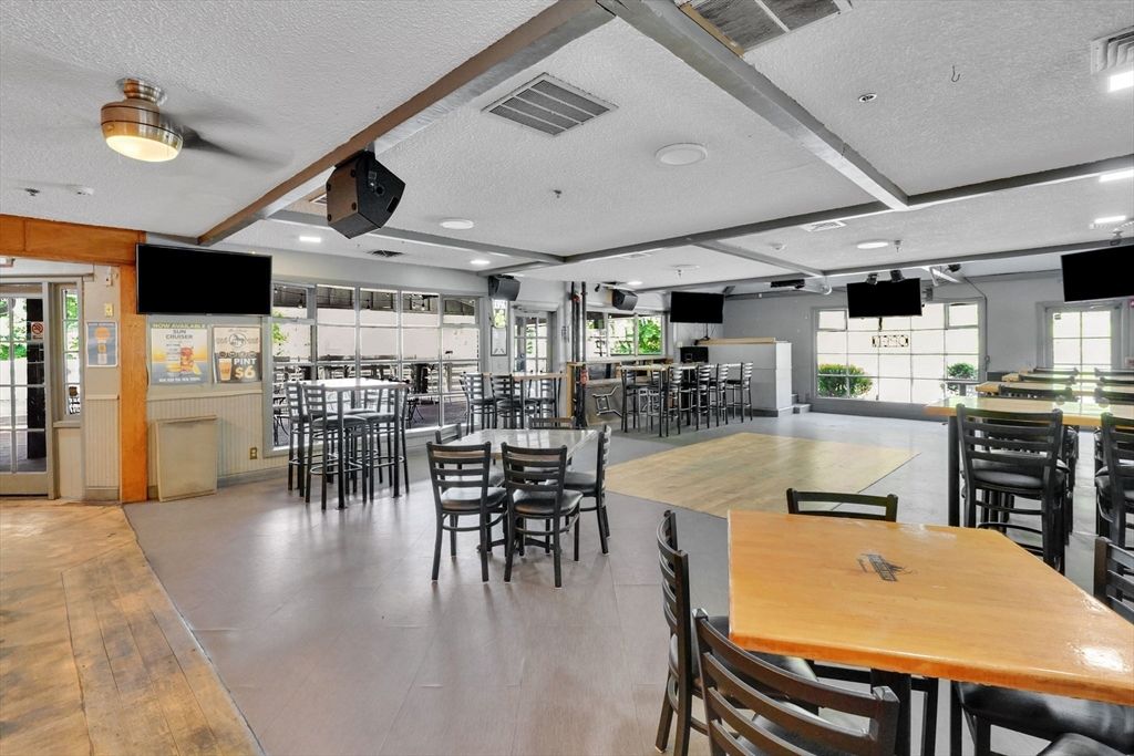 Dining room, Interior, Recessed Lighting