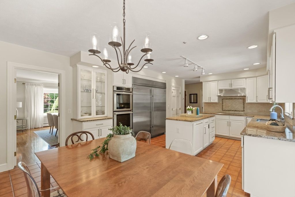 Chandelier, Dining room, Interior, Kitchen, Recessed Lighting, Stainless Steel Appliances