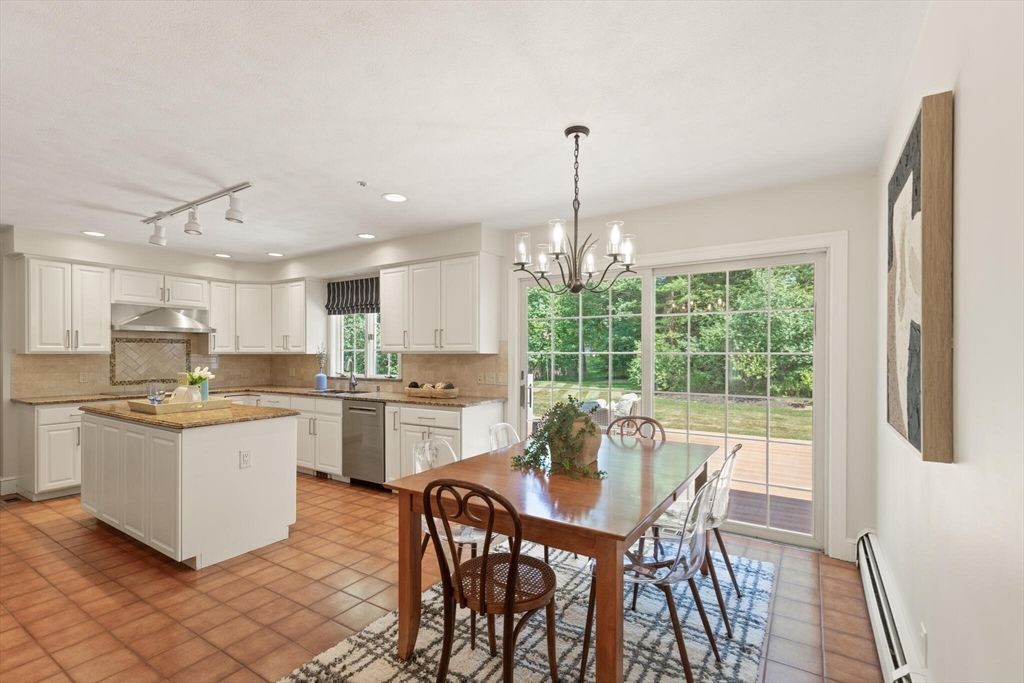 Chandelier, Dining room, Interior, Kitchen, Recessed Lighting, Stainless Steel Appliances