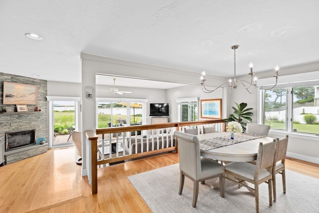 Dining room, Fireplace, Interior, Recessed Lighting, Wood Texture Flooring