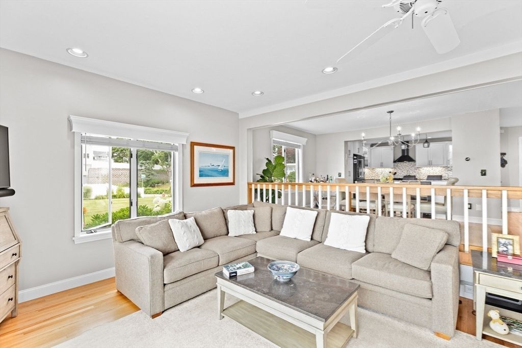Interior, Kitchen, Living room, Pendant Lights, Recessed Lighting, Wood Texture Flooring