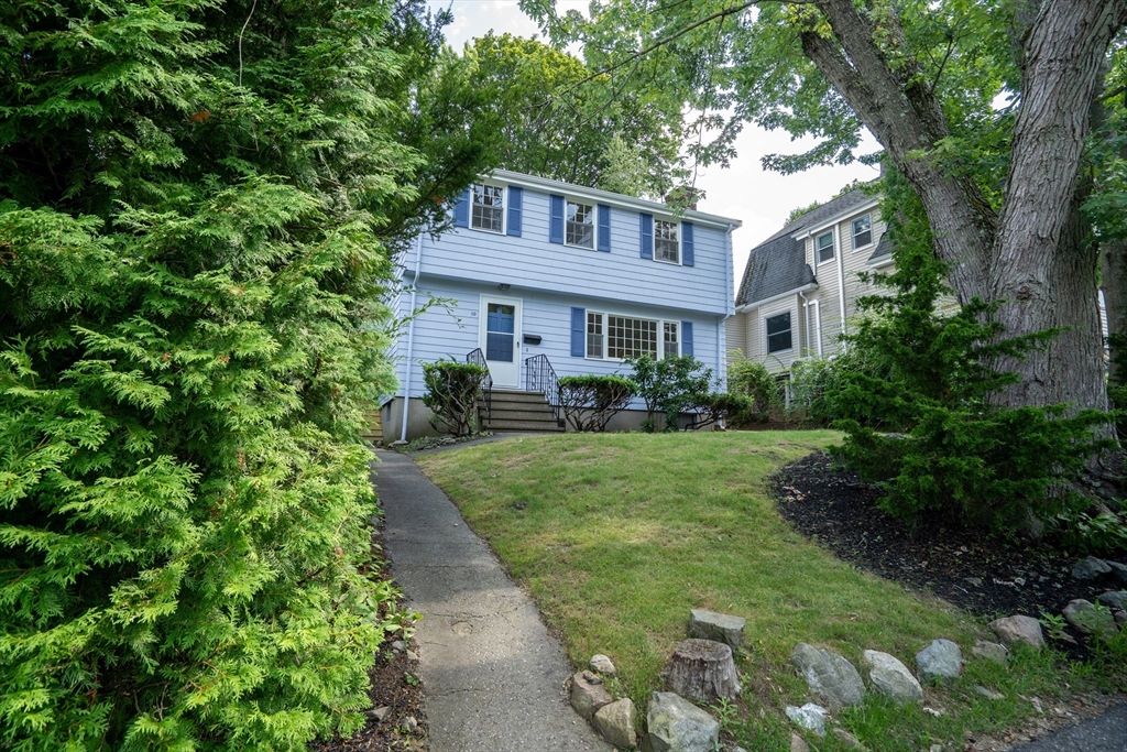 Backyard, Exterior, Facade, Split Level