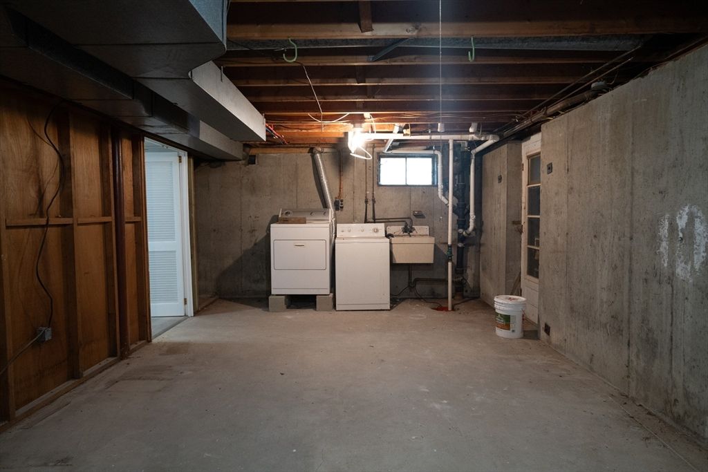 Interior, Washer, Wooden Beams, Wooden Walls