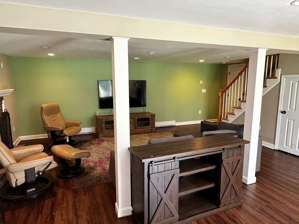 Interior, Recessed Lighting, Wood Texture Flooring
