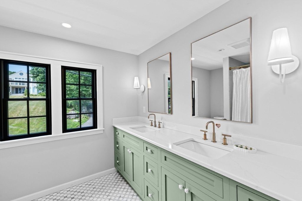 Bathroom, Dual Sink Vanities, Interior, Recessed Lighting