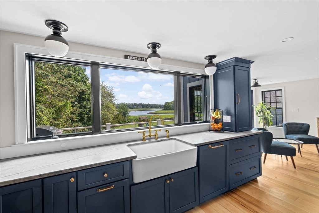 Interior, Kitchen, Recessed Lighting, Water, Wood Texture Flooring