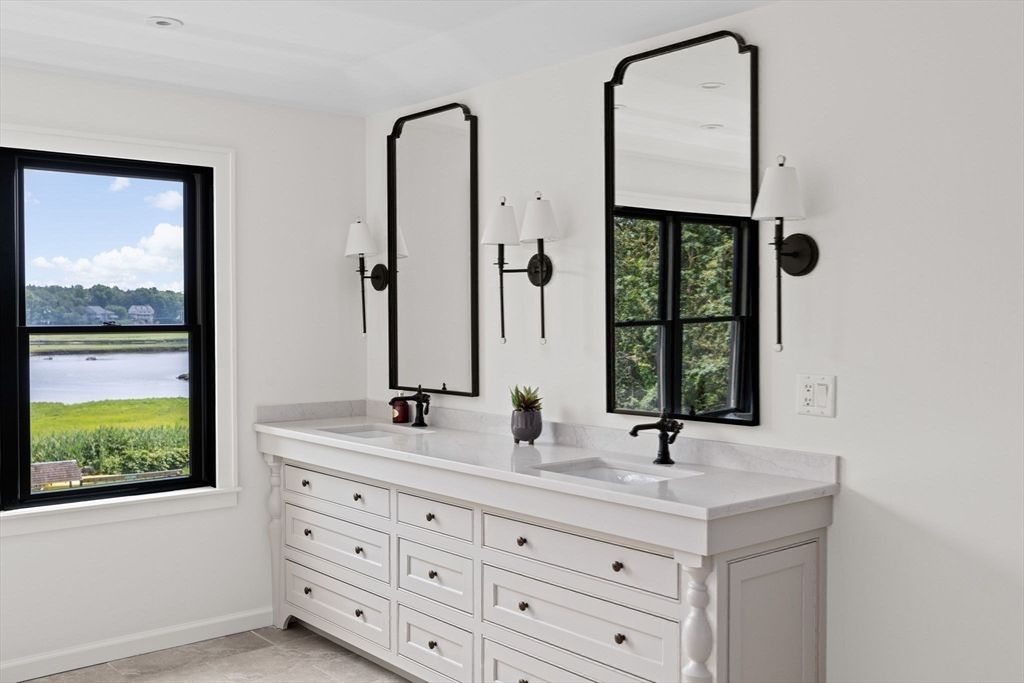 Bathroom, Dual Sink Vanities, Interior, Recessed Lighting, Water